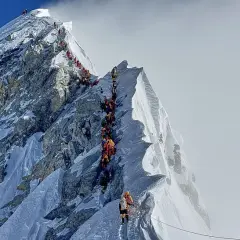 Everest: Vetta, costi, pericoli e il futuro del Tetto del Mondo