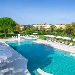 Scopri Hotel Smeraldo Abano: Cure SSN, piscine e relax garantito
