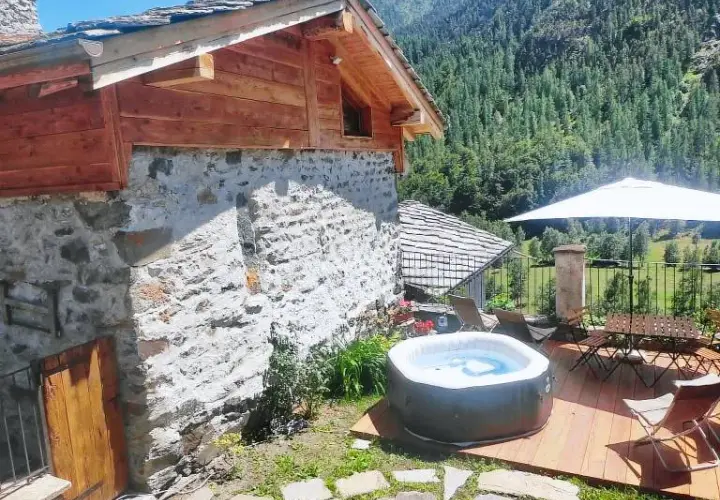Baita in montagna: costi, affitti e consigli per il tuo sogno alpino