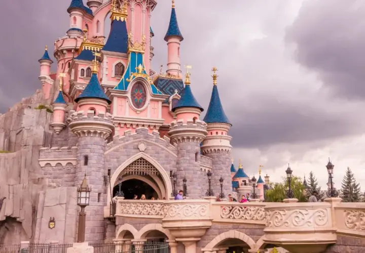 Disneyland Paris: attrazioni imperdibili e trucchi salva-coda