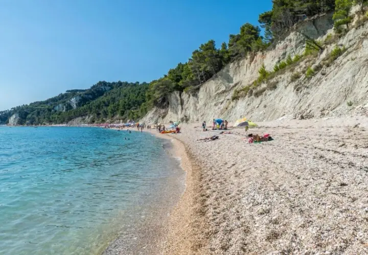 Marche low cost: le spiagge economiche per una vacanza da sogno