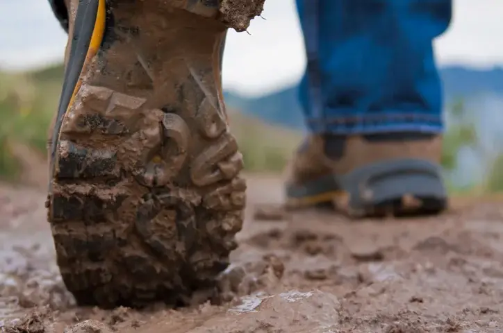 Scarpe da montagna: la guida definitiva per scegliere il tuo alleato