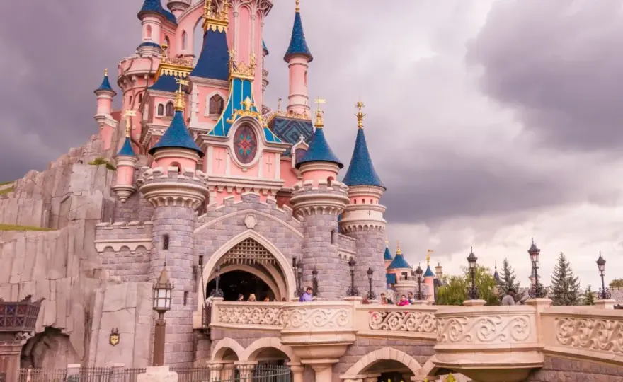 Disneyland Paris: attrazioni imperdibili e trucchi salva-coda