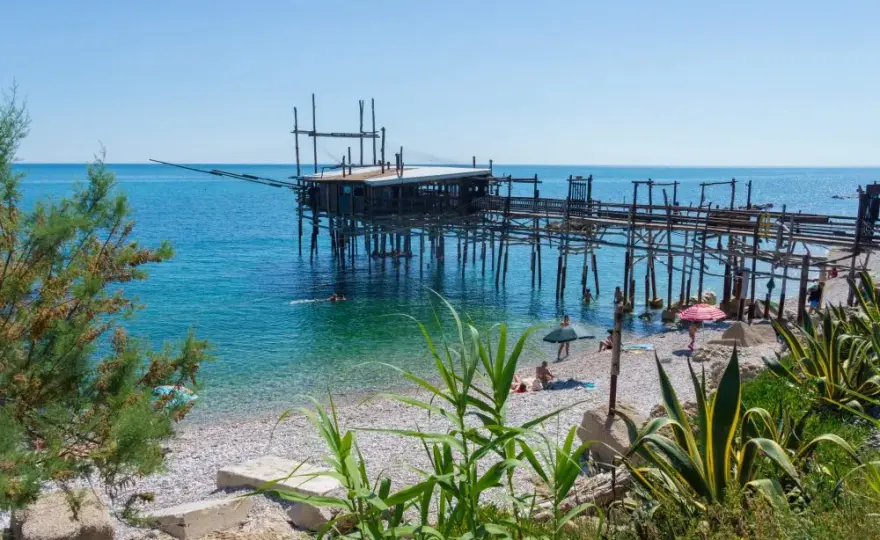 Spiagge Abruzzo: Guida completa tra sabbia, trabocchi e natura