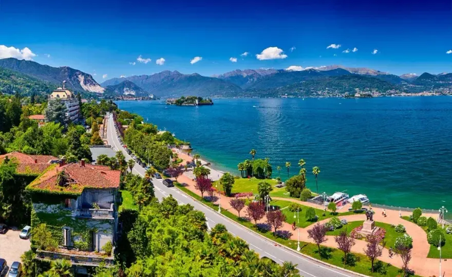 Montagna nel lago in Italia: ispira e pianifica il tuo viaggio ideale