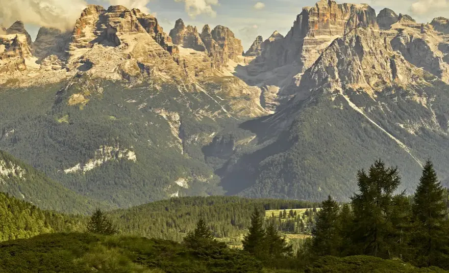 Trentino: guida alla tua vacanza perfetta tra Dolomiti e sapori