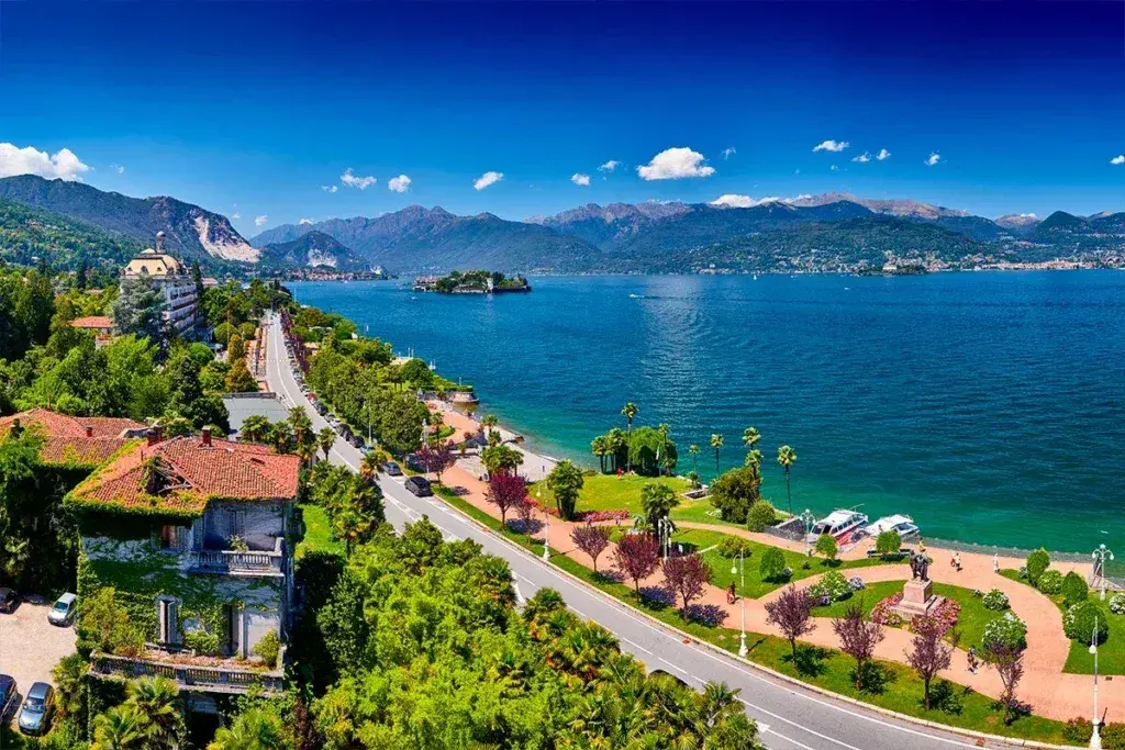 Montagna nel lago in Italia: ispira e pianifica il tuo viaggio ideale