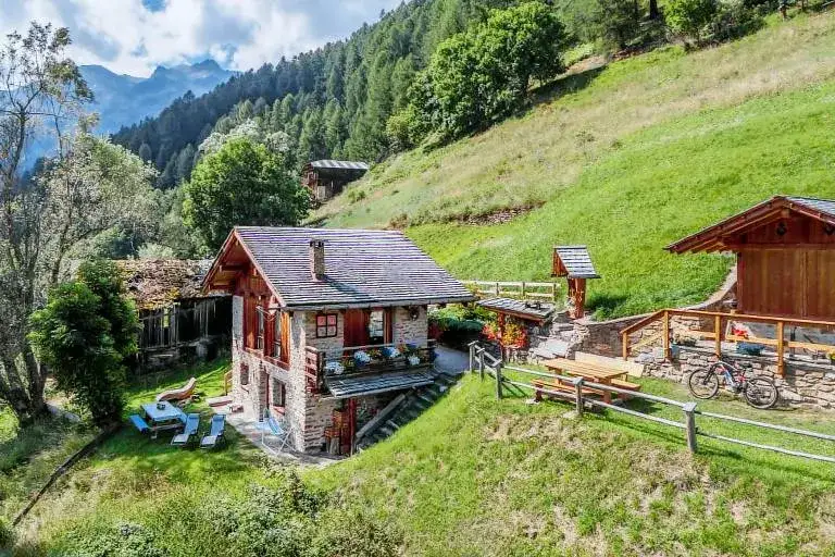 Zdjęcie Baita in montagna: costi, affitti e consigli per il tuo sogno alpino